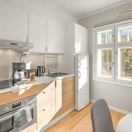 Terveyssisaren Remontoitu 2 Tai 3 Hloe, Oma Keittioe Ja Kylpyhuone *